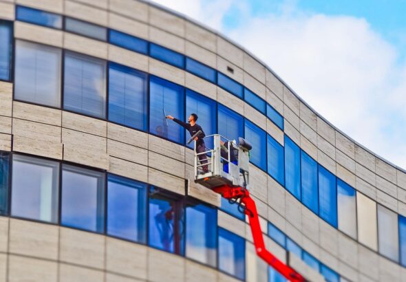 Essential Guide to Choosing the Right Window Cleaner: Common Types, Uses, and Tips for Selection