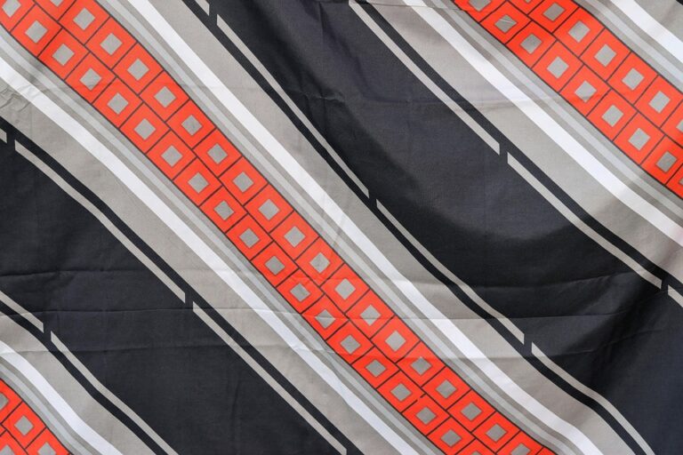 Choosing the Right Microfiber Cloth: Tips for Optimal Use and Selection