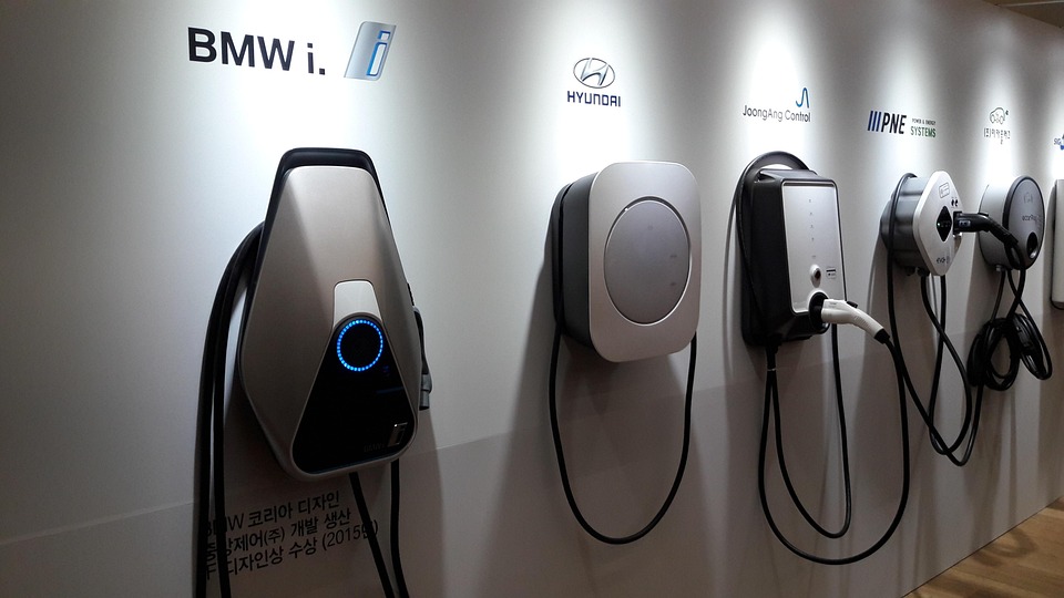 Essential Guide to Choosing the Right Car Charger: Types, Brands, and Key Features Explained