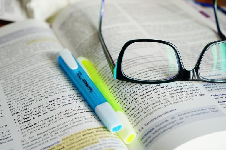 Essential Guide to Choosing the Right Highlighters: Types, Brands, and Key Features Explained