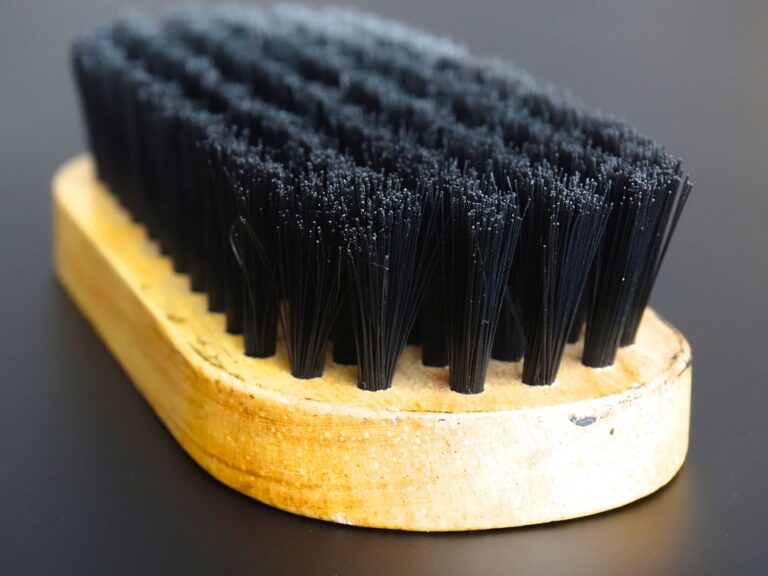 Essential Guide to Choosing the Right Scrub Brushes: Types, Uses, and Tips for Optimal Cleaning