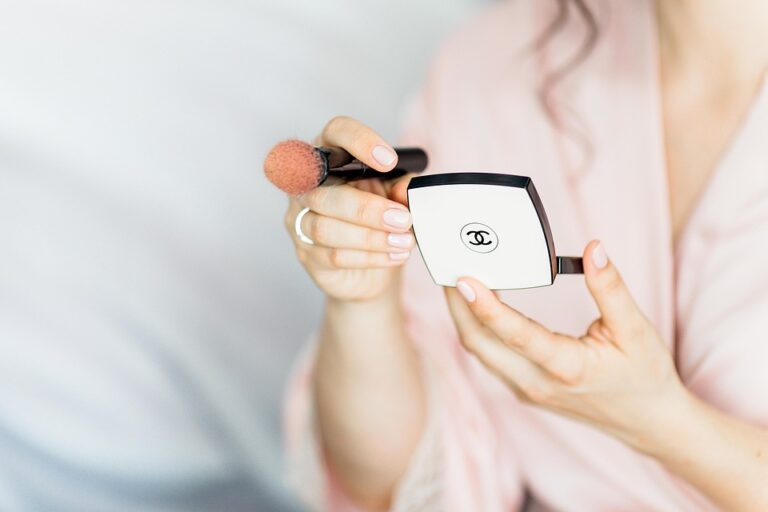 Essential Guide to Choosing the Best Makeup Remover: Types, Common Brands, and Key Buying Tips