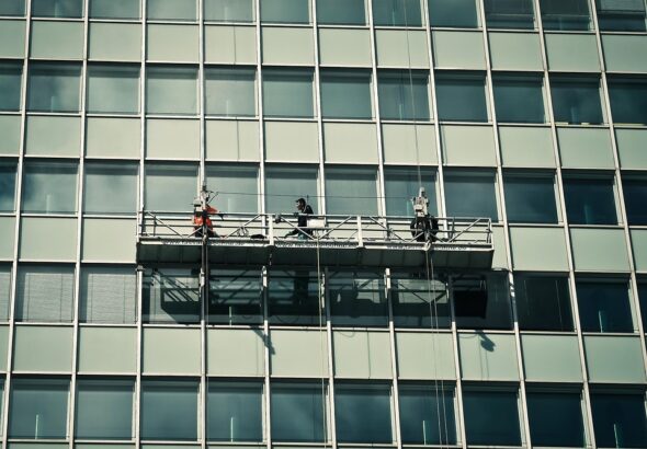 The Ultimate Guide to Choosing the Right Window Cleaner: Types, Brands, and Tips