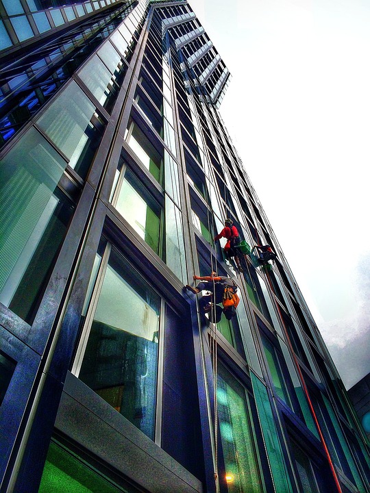 Essential Guide to Choosing the Right Window Cleaner: Types, Brands, and Tips for Optimal Results