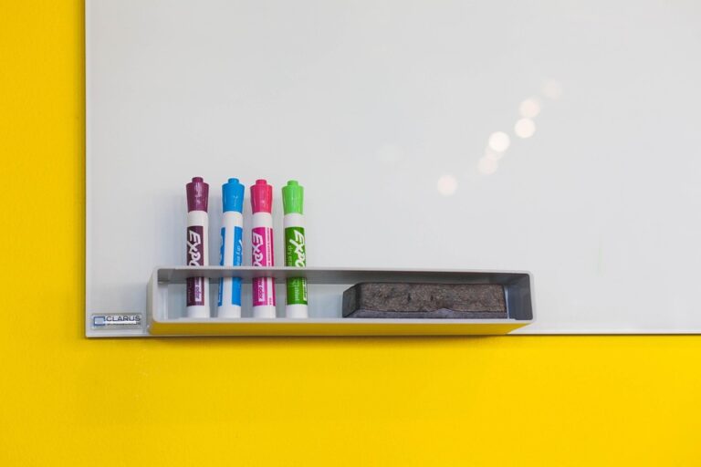 Choosing the Right Whiteboard Markers: Tips and Tricks for Every User