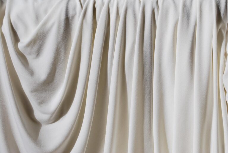 Exploring the Common Uses of Microfiber Cloths: Versatile Cleaning Solutions for Every Home