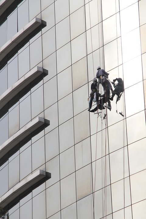 Essential Buying Tips for Choosing the Best Window Cleaners: A Comprehensive Guide