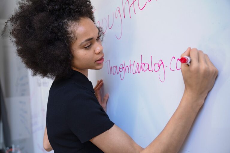Exploring the Common Uses of Whiteboard Markers: Tips for Choosing the Right One