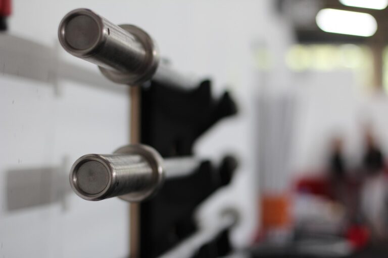 The Ultimate Guide to Choosing the Right Barbell: Tips, Types, and Common Pitfalls